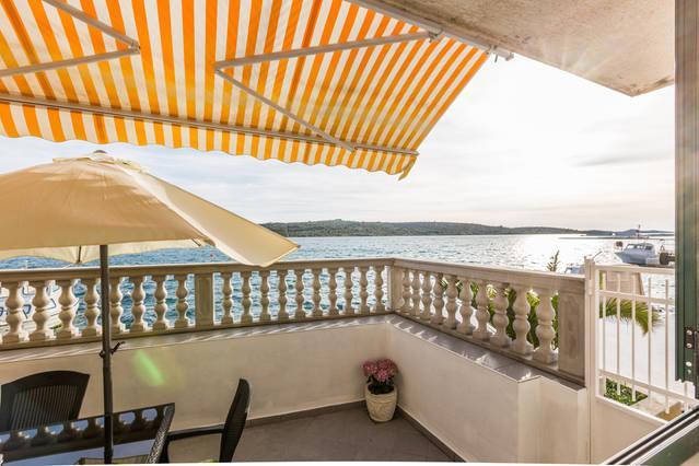 Apartment Masa Pirovac Eksteriør bilde